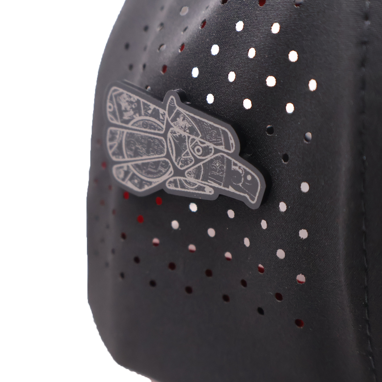 Gallo Acrylic Badge Mesh Trucker Hat – Black/Red Undertone with Hecho en México Pin - Image 3